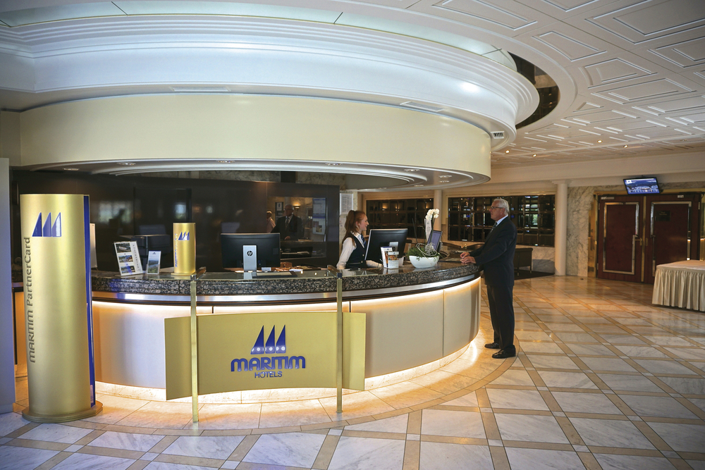 Rezeption des Maritim Hotel Königswinter