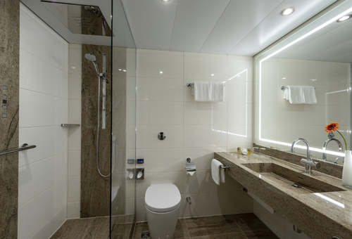 Badezimmer im Maritim Hotel Bremen