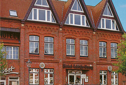 Außenansicht des Hotel Lüttje Burg