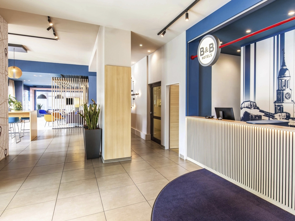 Rezeption des B&B Hotel Hamburg City Ost