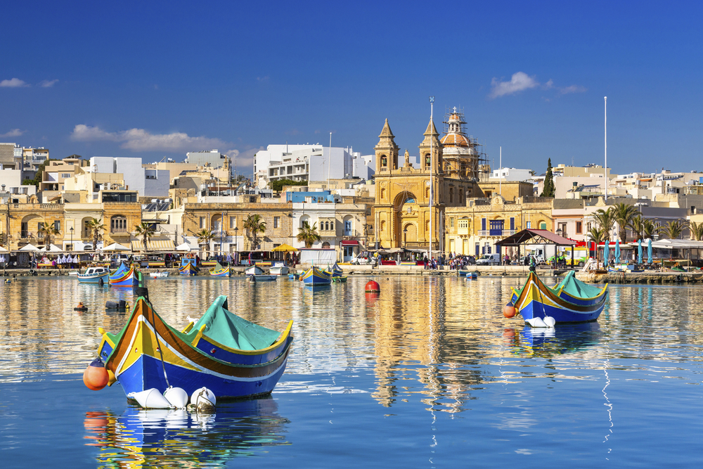 Traditionelle maltesische Boote im Hafen von Marsaxlokk