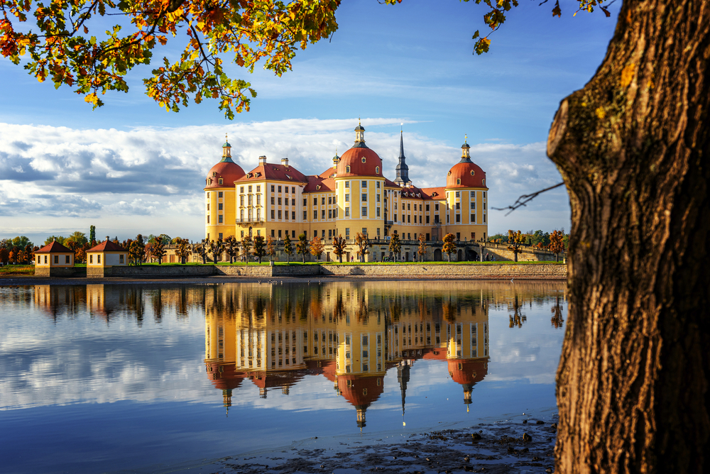 Schloss Moritzburg mit Spiegelung im Herbst