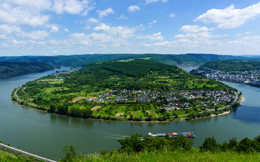 Panoramablick auf die größte Rheinschleife mit Blick auf Boppard, Filsen und Osterspai