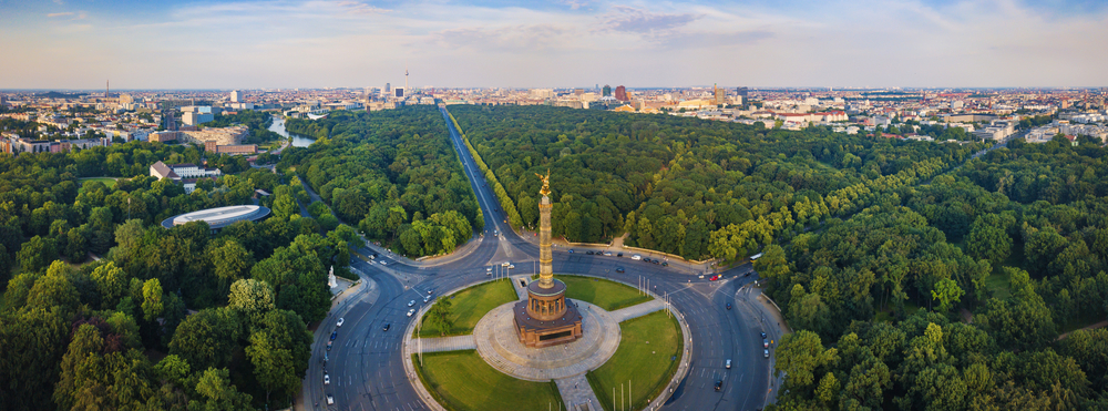 iegessäule mit Blick auf die Stadt Berlin