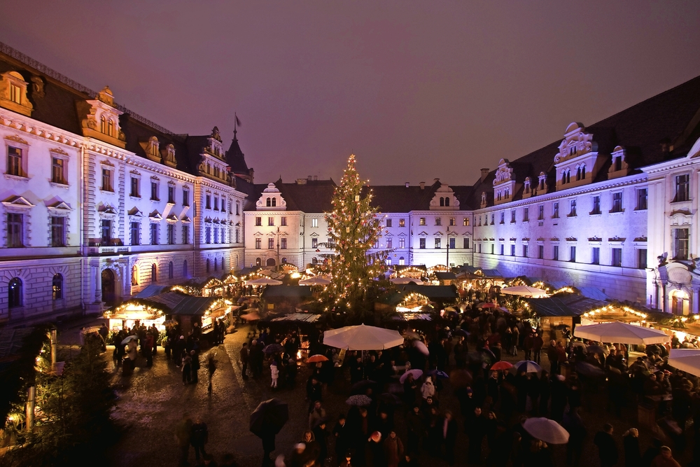 Weihnachtsmarkt auf Schloss Thurn & Taxis in Regensburg
